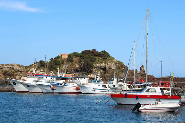 在意大利西西里岛的卡塔尼亚的游艇和小船 — 图库照片