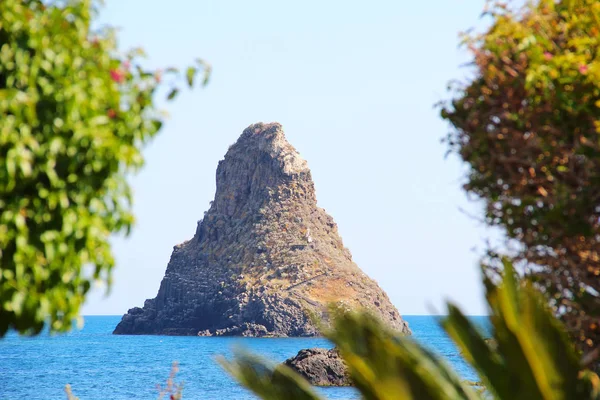 Kyklopských Ostrovů Aci Trezza Poblíž Catania Sicílie Itálie — Stock fotografie