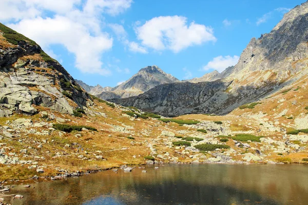 萨格勒布 Skokom 美丽的湖在 Mlynicka Tatras 塔特拉塔特拉 斯洛伐克 — 图库照片