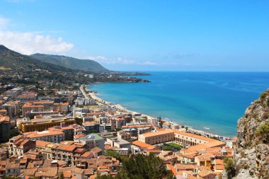 Cefalu havadan görünümü güzel bir plaj ve Akdeniz, Sicilya, İtalya