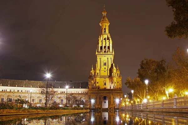 Torre Sur Plaza España Reflejada Agua Por Noche Sevilla España — Foto de Stock