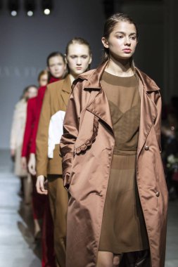 Kiev, Ukrayna - 5 Şubat 2019: Malva Florea toplama göstermek sırasında Ukrayna moda haftasında 19-20 Mystetsky Arsenal Kyiv