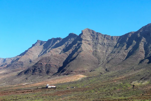 Villa Invierno y montañas de Jandia, Fuerteventura, España —  Fotos de Stock