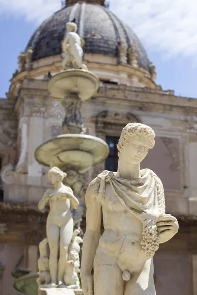 Prätorianischer Brunnen auf der Piazza Pretoria in Palermo, Italien — Stockfoto