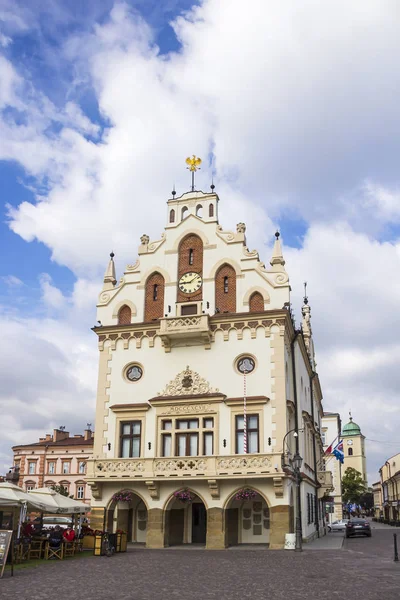 位于波兰热索市广场的旧市政厅 — 图库照片