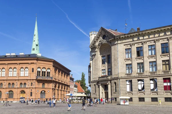 Praça da cúpula na Cidade Velha de Riga, Letónia Fotos De Bancos De Imagens Sem Royalties