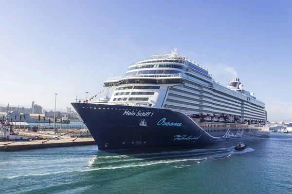 Cruise liner i hamnen i Las Palmas de Gran Canaria, Spanien — Stockfoto