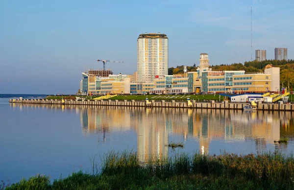 Cheboksary, Rusia - 12 de septiembre de 2019: Cheboksary River Port a —  Fotos de Stock