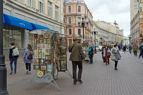 Москва, Россия - 17 октября 2017 года: пешеходная улица Арбат, — стоковое фото