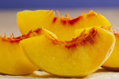 sarı şeftali taze sulu dilimleri