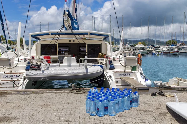 Französisch Polynesien Papeete Dezember 2017 Katamaran Beladen Mit Lebensmitteln Und — Stockfoto