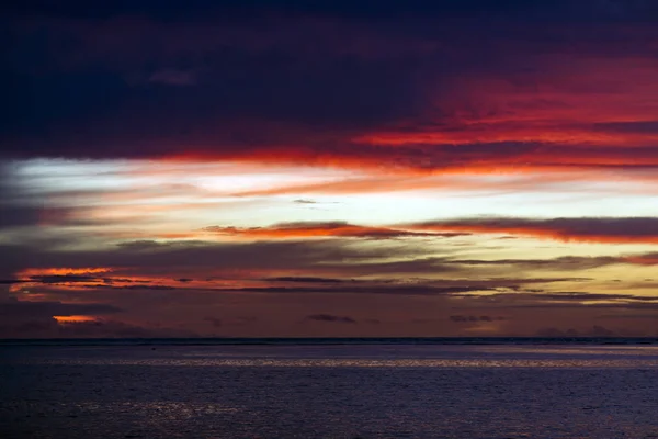 Beau Coucher Soleil Rouge Foncé Sur Océan Pacifique Dans Groupe — Photo