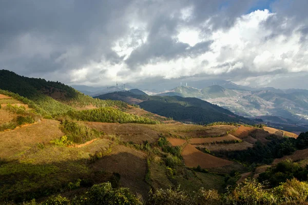 Kunming Dongchuan Kolorowy Krajobraz Tarasy Przyciąga Roku Wielu Turystów Krajowych — Zdjęcie stockowe