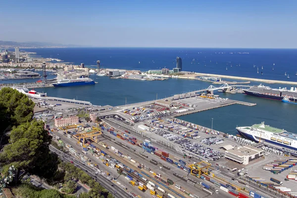 西班牙 巴塞罗那 2015年6月27日 Vell 从蒙朱伊奇山在巴塞罗那有一个巨大的货运码头 西班牙加泰罗尼亚 — 图库照片