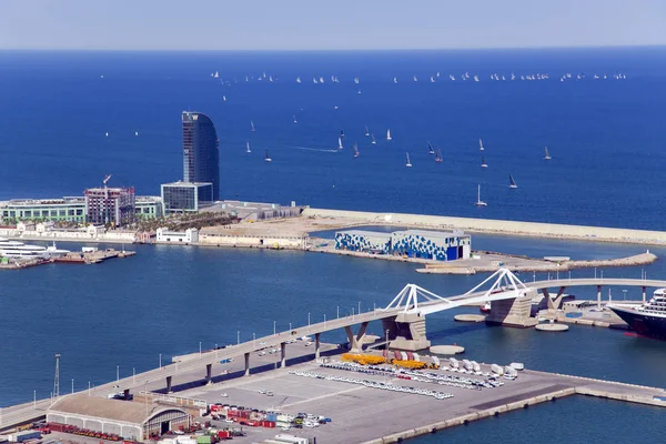 Spanje Barcelona Juni 2015 Port Vell Tegen Achtergrond Van Een — Stockfoto