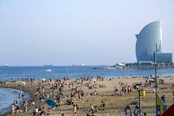 Hiszpania Barcelona Czerwca 2015 Barceloneta Beach Gorący Letni Dzień Tle — Zdjęcie stockowe
