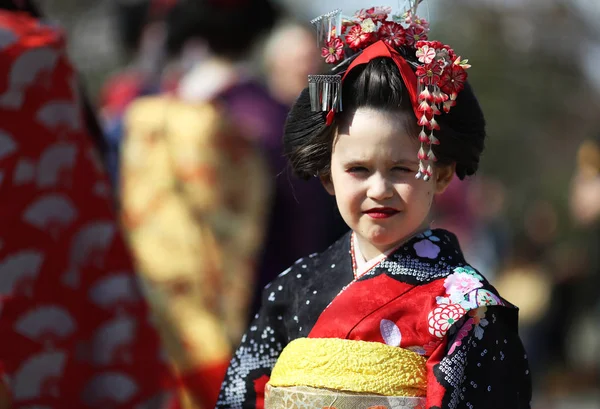 Маленькая Девочка Традиционном Костюме Майко Районе Гион Киото Япония — стоковое фото