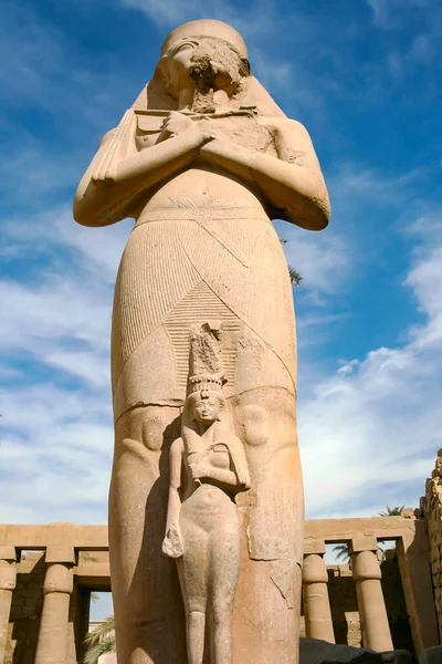 Statua Del Faraone Con Nefertari Complesso Del Tempio Karnak Luxor — Foto Stock