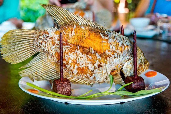Asiatisk Stil Stekt Fisk Ett Trästånd Vietnam — Stockfoto