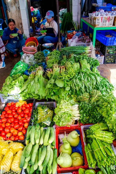 Asia Vietnam Phan Thiet 2014 Vietnamští Prodejci Obědvají Trhu Ovocem — Stock fotografie