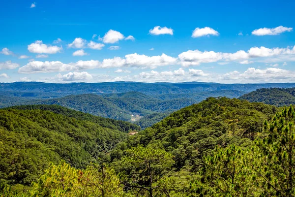 Montanhas Florestadas Estrada Para Lat Vietnã — Fotografia de Stock