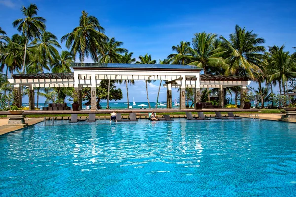 Philippines Palawan Diciembre 2019 Piscina Hotel Sheridan Entre Palmeras Orillas — Foto de Stock