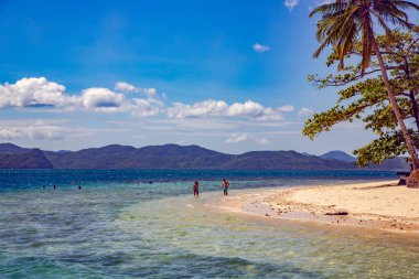 PHIPPINES, EL NIDO, PALAWAN, Aralık 2019 - Hint Okyanusu 'nda El Nido, Palawan, Filipinler yakınlarındaki büyüleyici güzellik bahçesi plajı