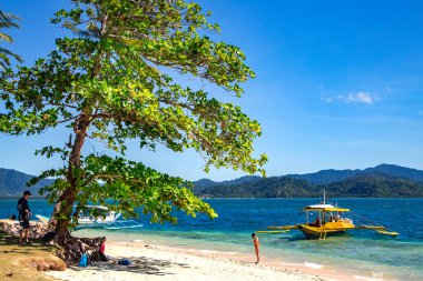 PHIPPINES, EL NIDO, PALAWAN, ARALAWAN, 2019 - Hint Okyanusu 'nda El Nido, Palawan, Filipinler yakınlarındaki güzel bir sahil gezisi