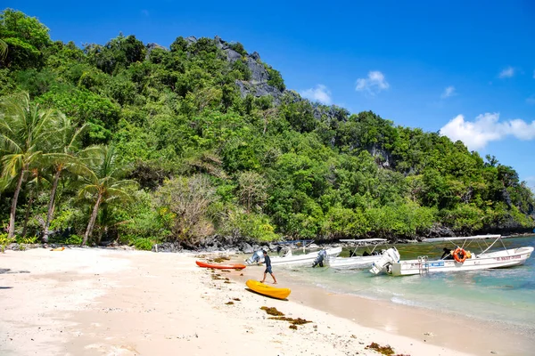 Philippinen Nido Palawan Dezember 2019 Touristen Ruhen Auf Der Wunderschönen — Stockfoto