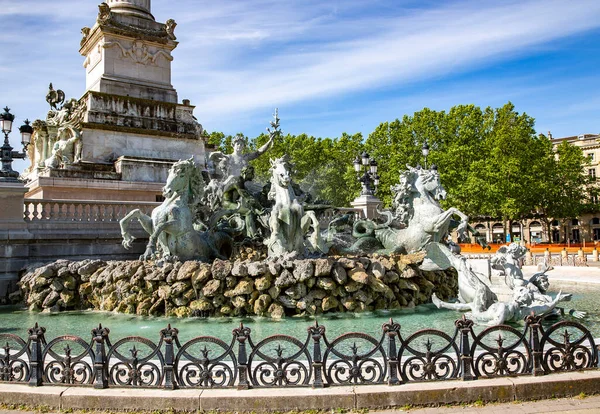 Francja Bordeaux Maj 2019 Majestatyczny Pomnik Girondinów Metrowa Kolumna Rzeźbami — Zdjęcie stockowe
