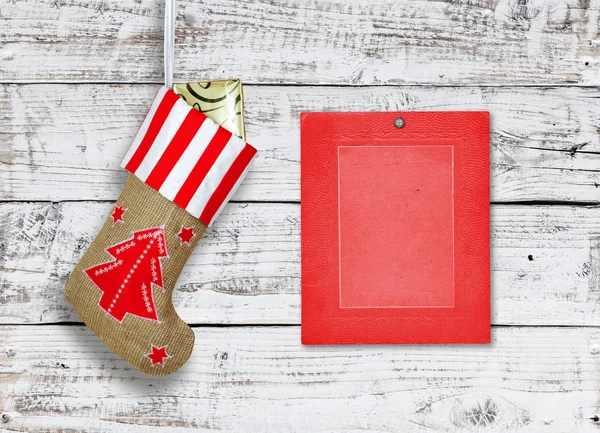 Bota Natal Vermelho Com Presentes Parede Madeira Fundo — Fotografia de Stock