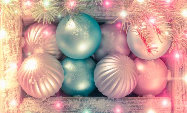 Old Wooden Vintage Box Beautiful Pink Blue Christmas Balls Background — Stock Photo, Image