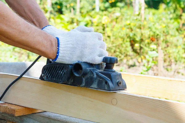 Carpenter Working Electric Planer Wooden Plank Outdoor — Stock Photo, Image