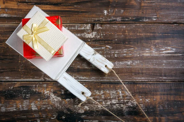 Old Wooden Toy Sled Gift Boxes Wooden Background Top View — Stock Photo, Image