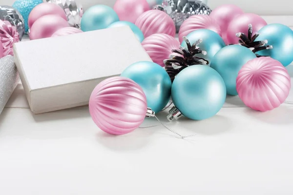 Bolas Natal Rosa Azul Com Caixa Presente Papel Embrulho Velha — Fotografia de Stock