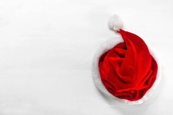 Sombrero Santa Claus Rojo Brillante Sobre Fondo Madera Objetos Grupo —  Fotos de Stock