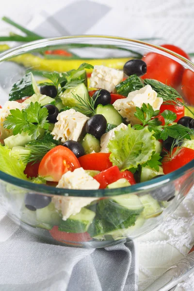 Sallad Färska Grönsaker Och Ost Serveras Bord Med Peppar Grön — Stockfoto