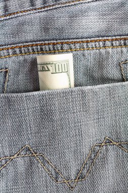 Denim kot arka cebinde yapışmasını yüz dolar faturaları