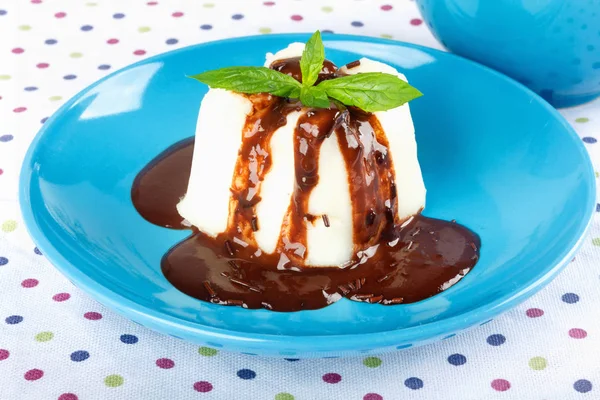 Cream Pudding Chocolate Sauce Mint Beautiful Multicolored Tablecloth — Stock Photo, Image