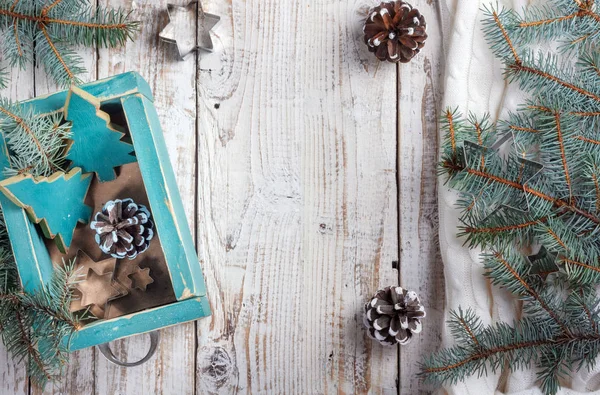 Alte Schachtel Mit Handgemachtem Weihnachtsspielzeug Auf Welkem Holzgrund Draufsicht Flache — Stockfoto