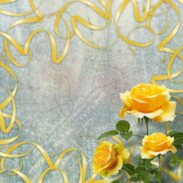 Belle Rose Jaune Aux Feuilles Vertes Sur Fond Abstrait Multicolore — Photo