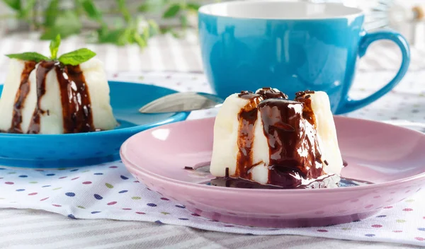 Two Cream Puddings Chocolate Sauce Mint Cup Tea Beautiful Multicolored — Stock Photo, Image