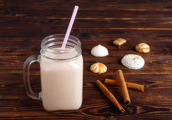 Glasschale Mit Heißem Kakao Mit Milch Zimt Und Stroh Auf — Stockfoto