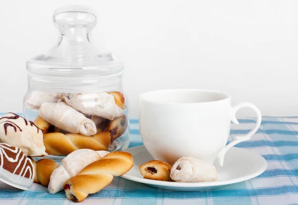 Cup Hot Tea Fresh Cookies Candy Blue Checkered Tablecloth — Stock Photo, Image