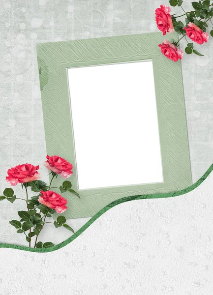 美しいバラの花と招待状や挨拶用にフォト フレームをお祝いグリーティング カード — ストック写真
