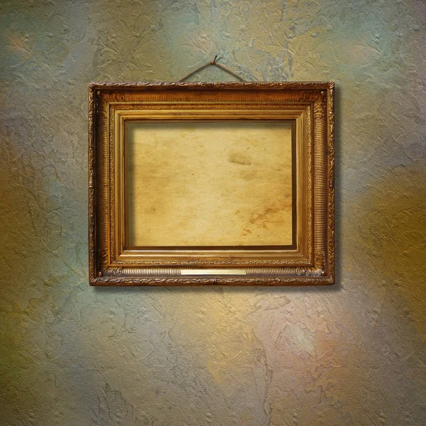 グランジの石壁に絵の古いヴィンテージ ゴールド華やかなフレーム — ストック写真