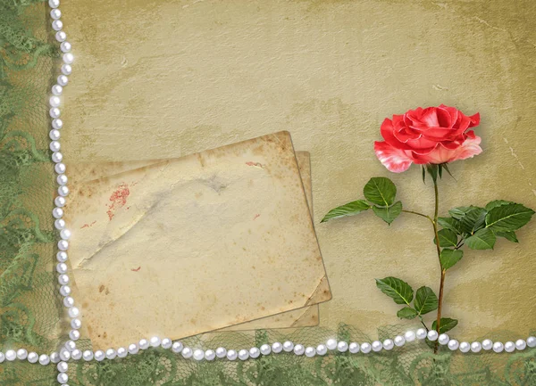 Biglietto Vacanza Con Perle Bouquet Belle Rose Rosse Sfondo Carta — Foto Stock