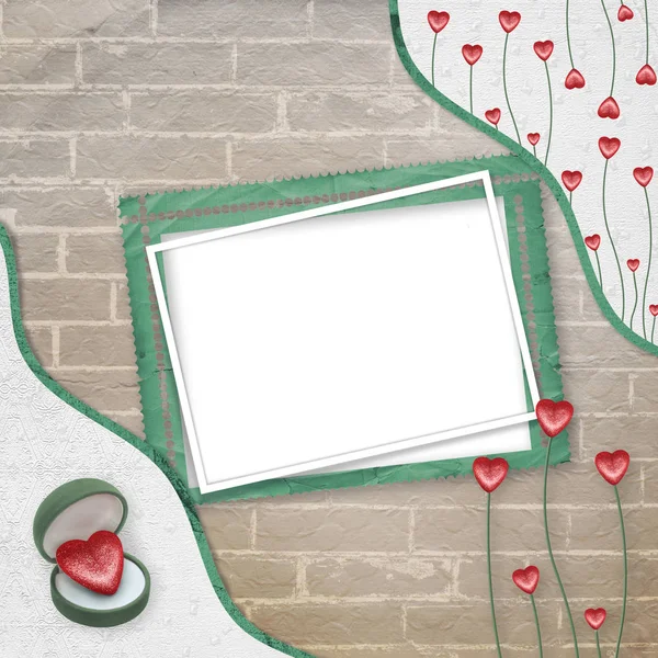 ギフト用の箱とバレンタインの日に象徴的な赤いハート ビンテージ グリーティング カード — ストック写真