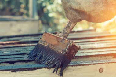 Eski eldiven erkek işçi çit panoları açık resim