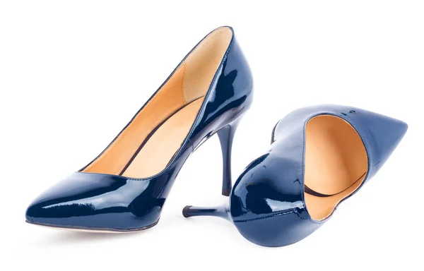 Güzel Mavi Beyaz Arka Plan Üzerinde Klasik Bayan Ayakkabı Izole — Stok fotoğraf
